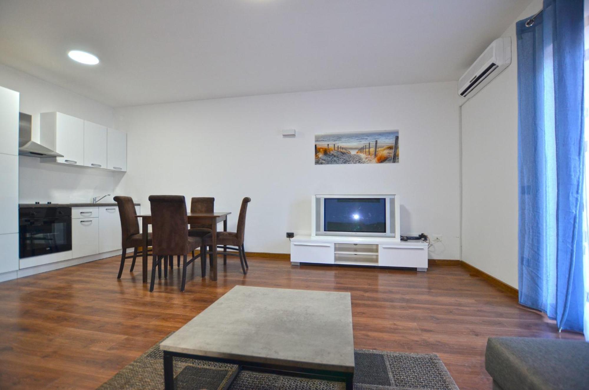 La Luna Sa Terasom I Parkingom Apartma Rovinj