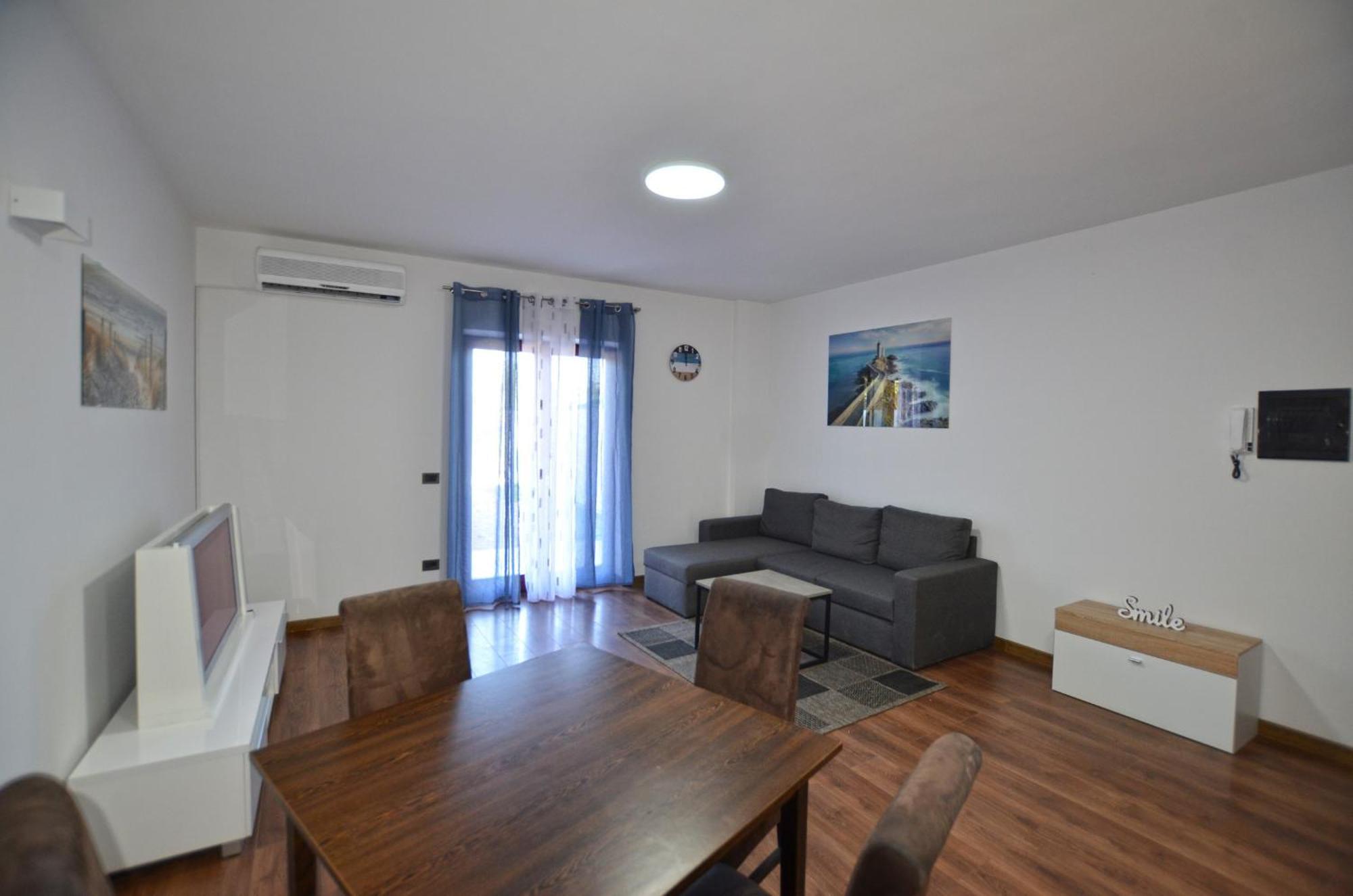 Apartma La Luna Sa Terasom I Parkingom