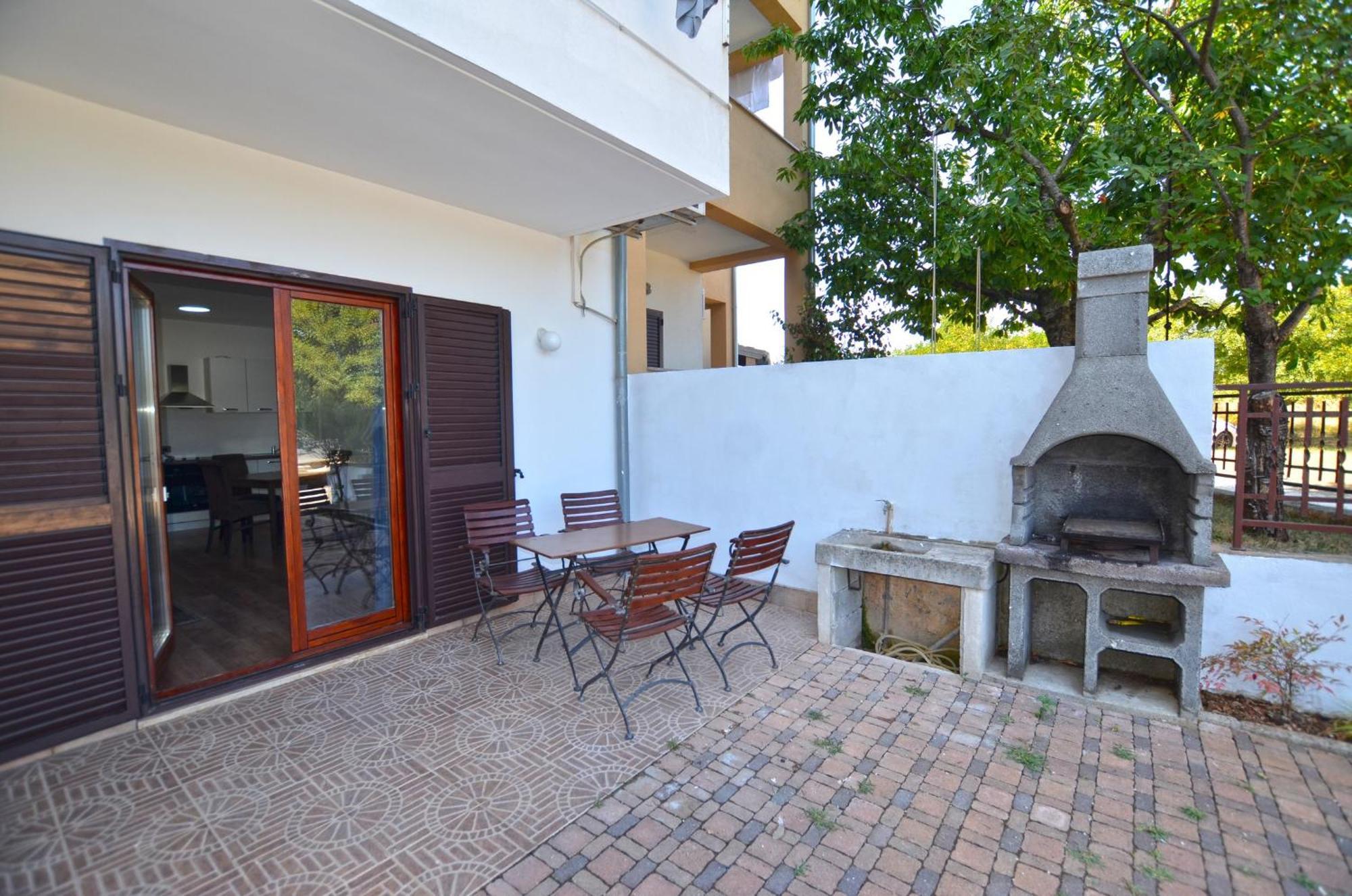 La Luna Sa Terasom I Parkingom Apartma Rovinj
